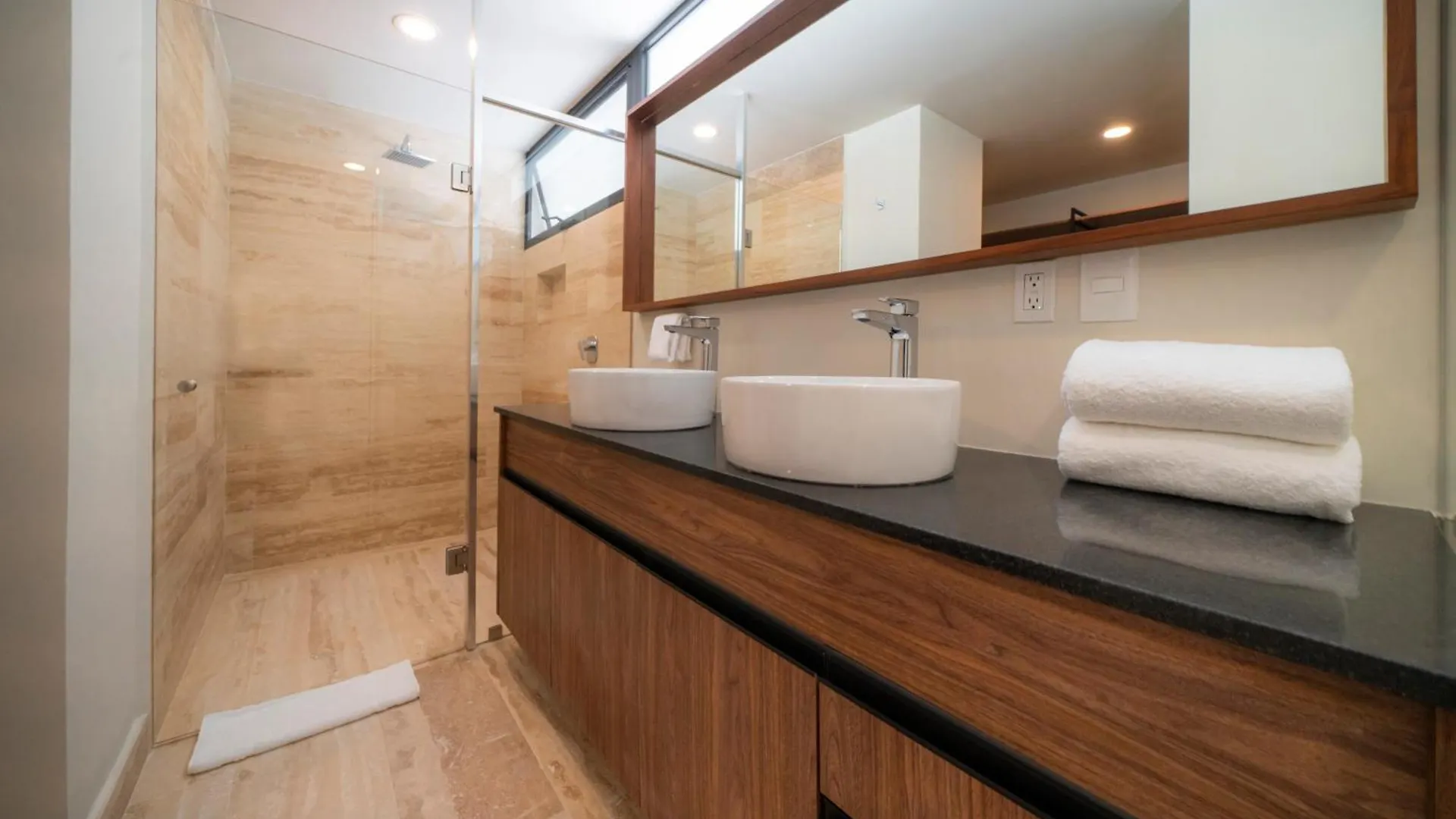 Luxury 2 Bedroom Condo - Infinity Pool At Awa Residences In Playacar, Awa 107 Playa del Carmen Holiday home
